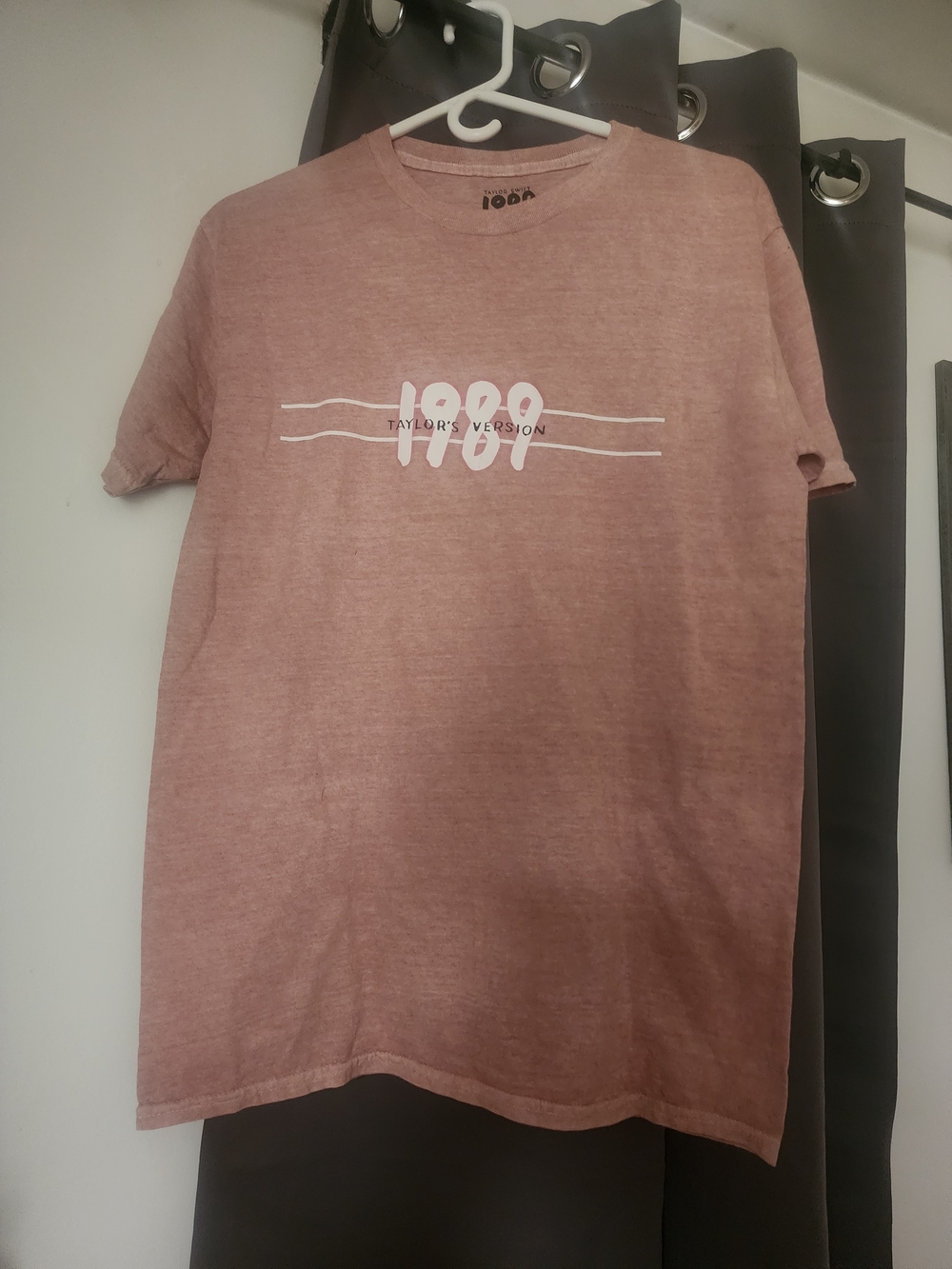 Taylor Swift 1989 Graphic Tee - Rose